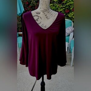 Lane Bryant V neck bell sleeve top. Size 14/16. EUC. Burgundy color.